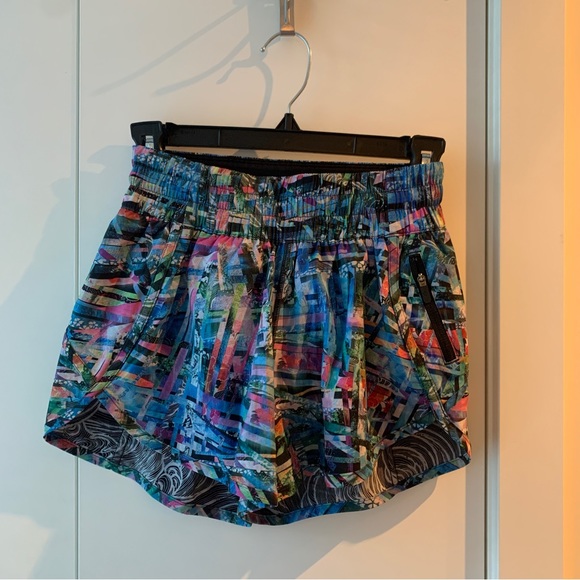 Lululemon Tracker Short V (Seawheeze Edition) size 4. - Picture 1 of 2